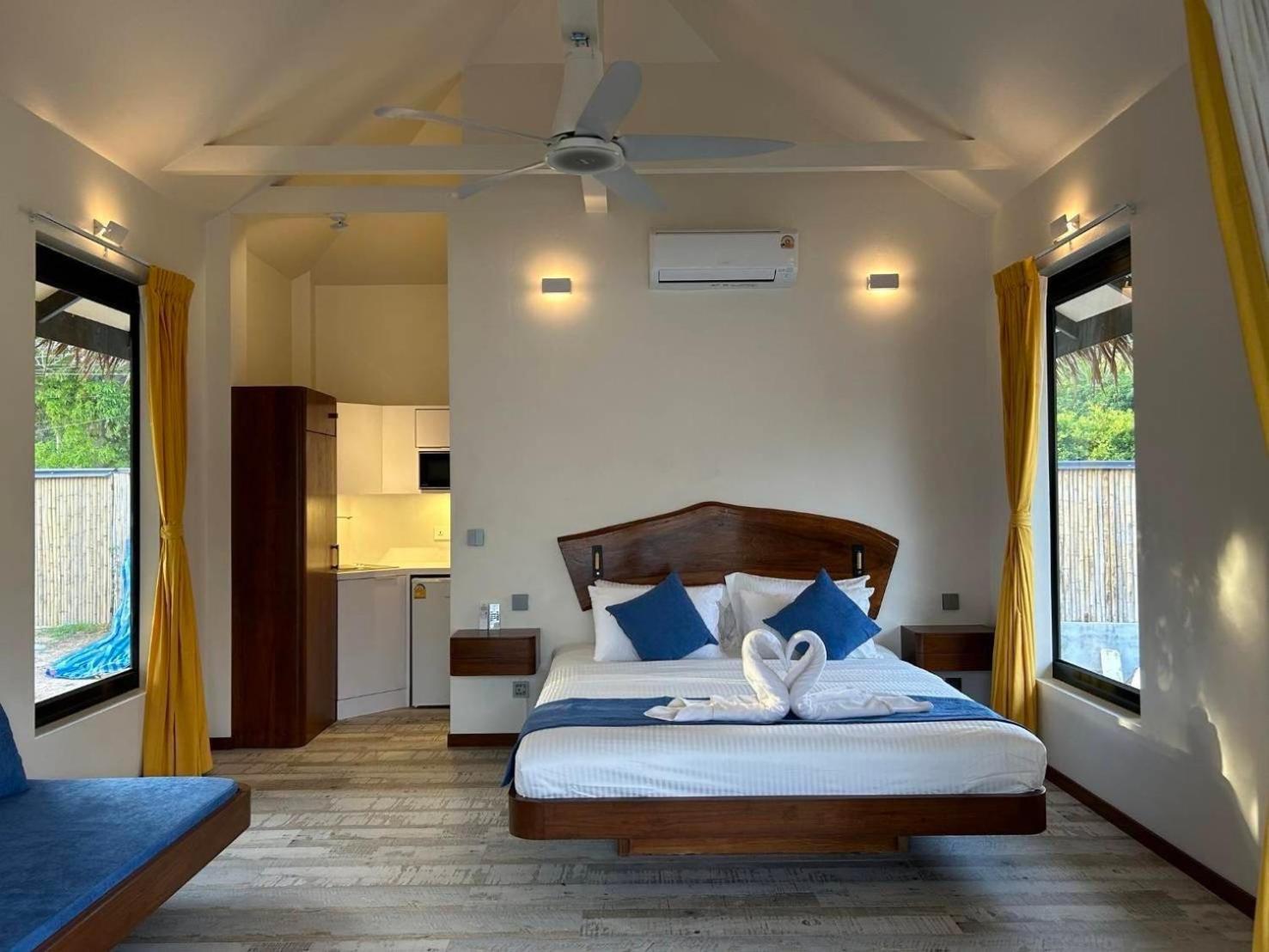 Absolute Beachfront Villas Baan Tai Exterior photo